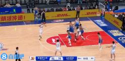 連續(xù)吃癟！克里斯先是籃下被李炎哲大帽&又被李炎哲生斷